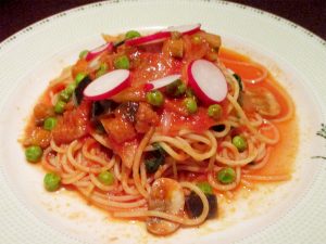 旬菜と自家製パンチェッタのトマトソース/Spagettie